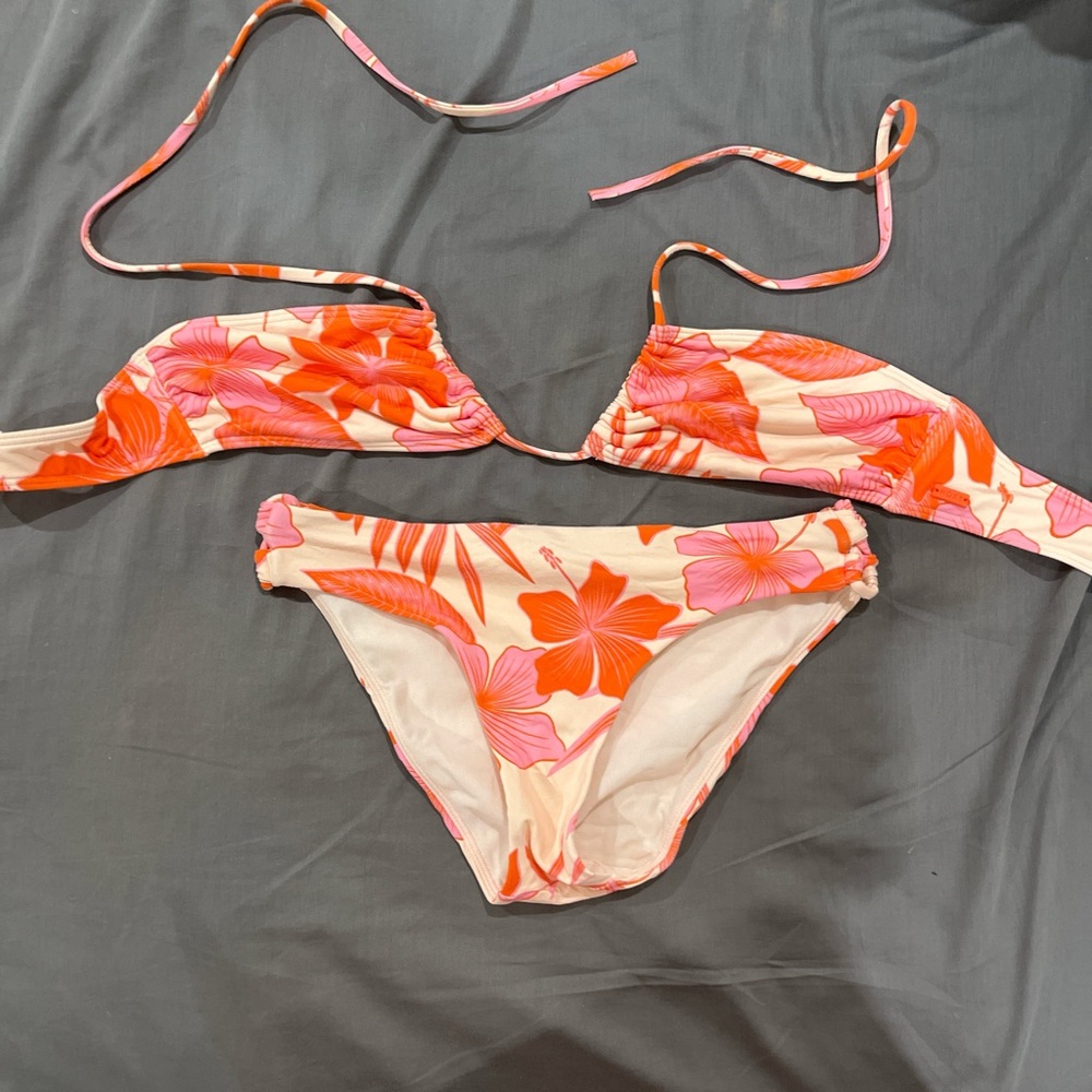 XS and Small Roxy set - Picture 4 of 7